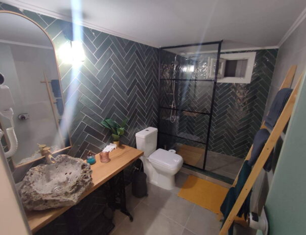 Victoria Suites, Alykes Corfu, En suite bathroom